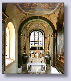Severn bon kaple kostela Hroznatova kaple v n je uloen sarkofg s ostatky Blahoslavenho Hroznaty